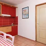 Family-friendly With Swimming Pool Valbandon, Fazana - 7351 Appartement Fondole
