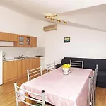 Family-friendly With Swimming Pool Valbandon, Fazana - 7351 Fondole