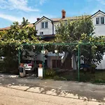 Family-friendly With Swimming Pool Valbandon, Fazana - 7351 Appartement